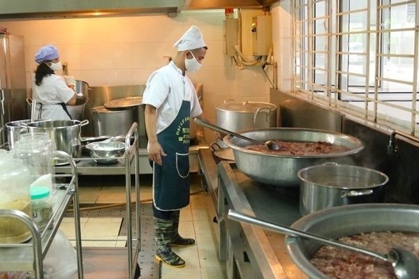 Bữa ăn bán trú ở Hà Nội được tổ chức thế nào sau sáp nhập trường?