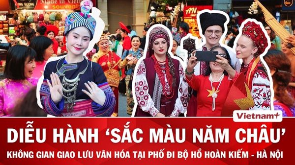 Bức tranh rực rỡ trong Lễ hội diễu hành đường phố “Sắc màu năm châu” Hà Nội 2026