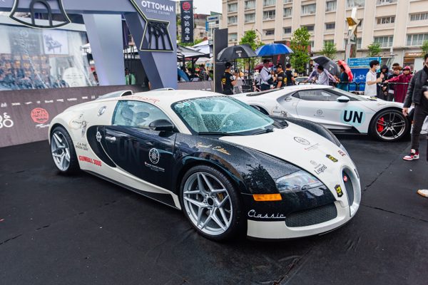 Bugatti suýt bị phạt nguội oan có phải siêu xe 50 tỷ của ông Đặng Lê Nguyên Vũ?