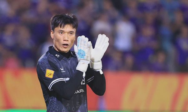 Bùi Tiến Dũng để thủng lưới 8 bàn sau hai trận V-League