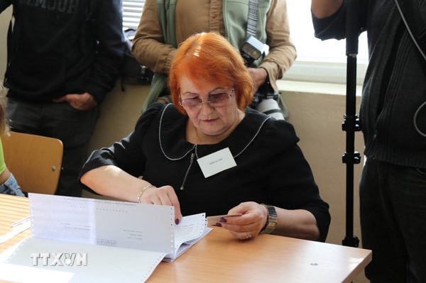Bulgaria phải tổ chức bầu cử tổng thống vòng hai vào ngày 1/11