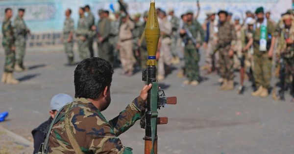 Bước tiến của Houthi đe dọa “yết hầu” biển Đỏ