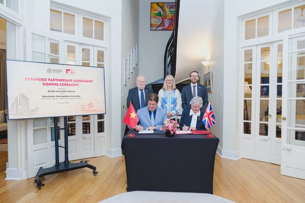 BUV và Manchester Metropolitan mở rộng hợp tác đào tạo gắn thực tiễn