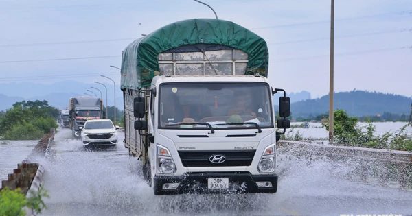 Còn hơn 5.800 hộ dân ngập lụt, cô lập trong mưa lũ bão số 4
