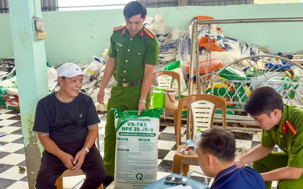 Cà Mau: Bắt người sản xuất phân bón giả bán ra thị trường số lượng lớn