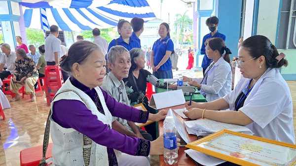 Cà Mau chung tay vì sức khỏe người cao tuổi