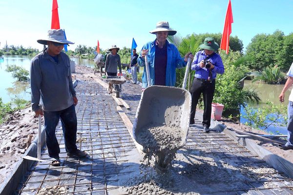 Cà Mau đầu tư 14.000 tỷ bê tông hóa hơn 8.400km đường nông thôn