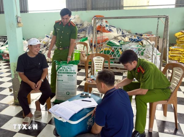 Cà Mau: Khởi tố, bắt tạm giam đối tượng sản xuất, buôn bán phân bón giả