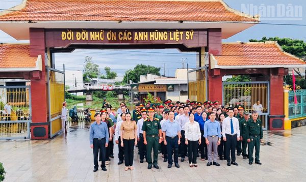 Cà Mau: Lấy 160 mẫu hài cốt liệt sĩ giám định AND tại Nghĩa trang Liệt sĩ Vĩnh Lợi ở xã Châu Thới