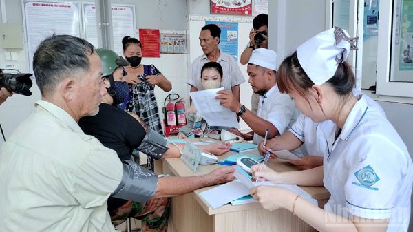 Cà Mau phát động cao điểm 45 ngày hoàn thành khám sức khỏe sàng lọc toàn dân