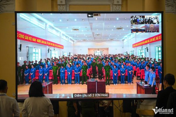 Ca sĩ Chi Dân và 'tiệc' ma túy bên chiếc nồi inox