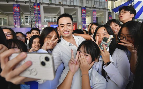 Ca sĩ Đăng Khôi, Tina Thảo Thi khuấy động lễ phát động chiến dịch ‘Không một mình’