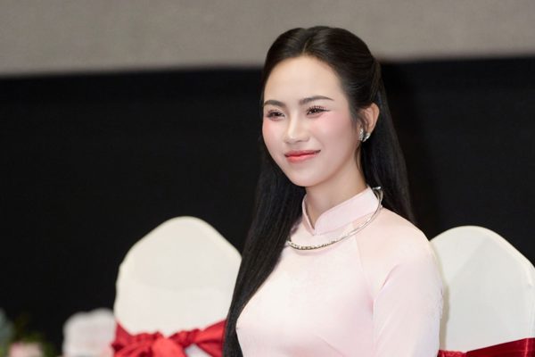 Ca sĩ Đăng Ngọc Anh từng 2 lần bị Tiến sĩ, ca sĩ Khánh Ly 'từ mặt'