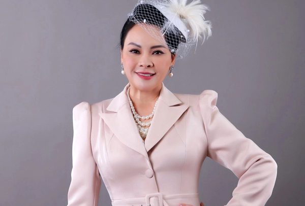 Ca sĩ Đông Đào là ai?