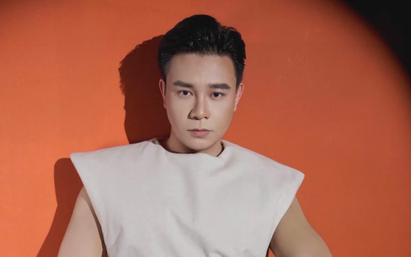 Ca sĩ Đông Hùng mong những hình ảnh trong quá khứ được quên đi