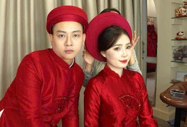 Ca sĩ Hoài Lâm bất ngờ khoe ảnh cưới với cô dâu kém 9 tuổi