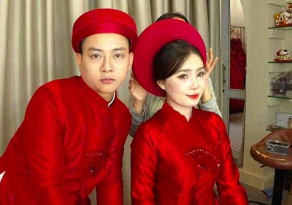 Ca sĩ Hoài Lâm khoe ảnh cưới với cô dâu kém 9 tuổi