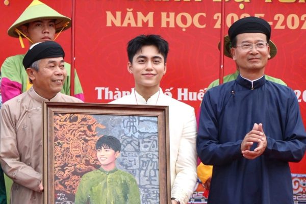 Ca sĩ MONO làm Sứ giả quảng bá di sản văn hóa Huế