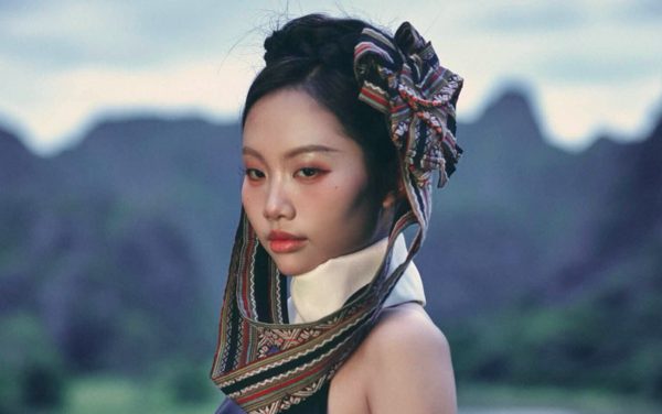 Ca sĩ Phương Mỹ Chi lên tiếng về tranh cãi trang phục