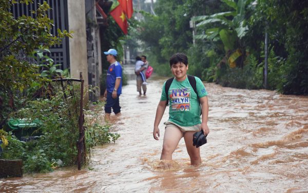 Cả trăm hộ dân ở Phước Tân, Đồng Nai lại ngập lụt, nước vẫn đang dâng