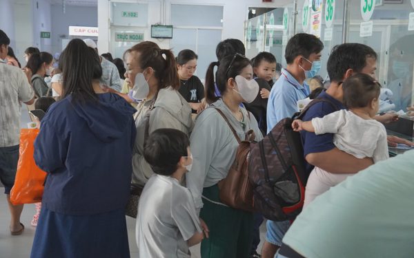 Ca viêm hô hấp ở TP.HCM tăng 64% trong 1 tuần, trẻ nhỏ 'ùn ùn' đến bệnh viện