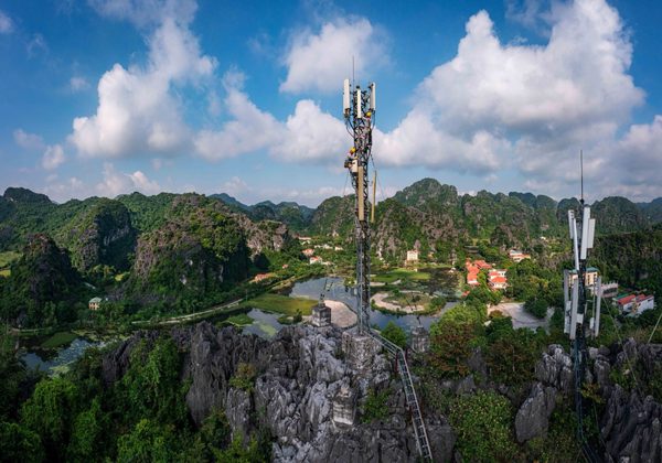 'Các cháu trong bản học được trên mạng không?'