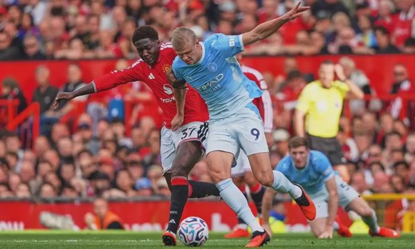 Các CLB Ngoại hạng Anh chia rẽ về án phạt Man City