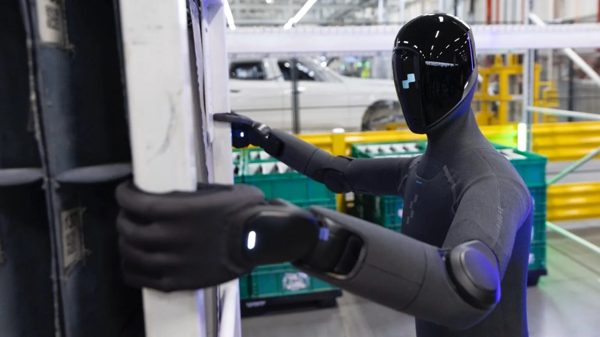 Các hãng xe lớn đẩy mạnh ứng dụng robot hình người trong sản xuất