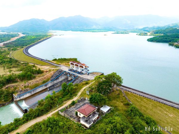 Các hồ chứa nước ở Khánh Hòa 'bị thấm nhẹ, vẫn đảm bảo an toàn' khi mưa lũ