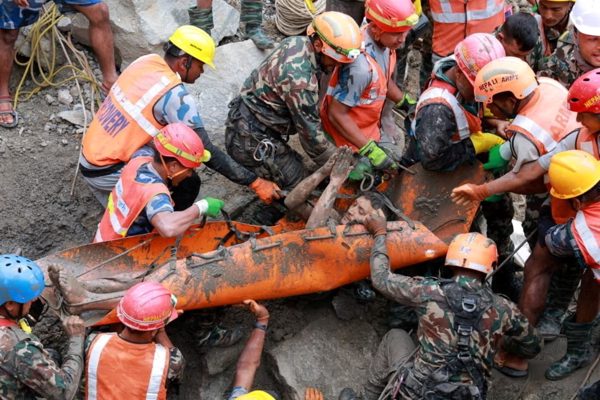 Cách 2 người sống sót kỳ diệu sau 9 ngày kẹt trong đường hầm thuỷ điện ở Nepal