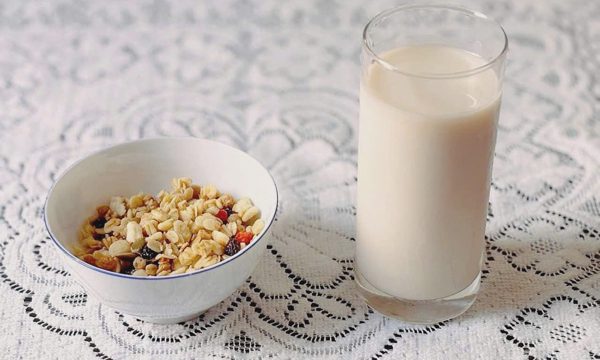 Cách ăn uống giúp phụ nữ trung niên ngủ ngon