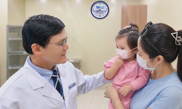 Cách chăm sóc trẻ sau cắt thắng lưỡi để nhanh hồi phục
