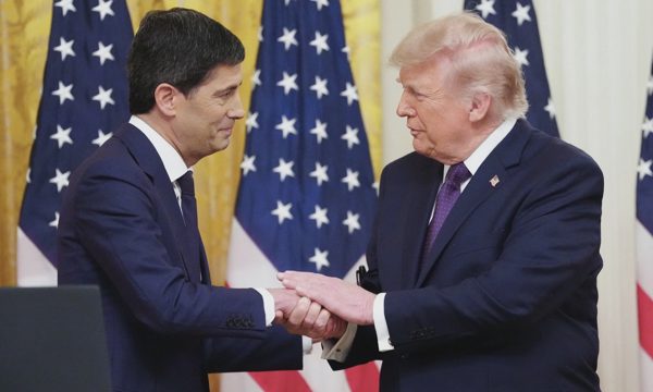 Cách Chủ tịch Fed tăng lãi suất mà không gây mất lòng ông Trump