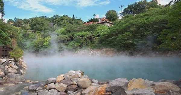Cách Hà Nội không xa, nơi này sở hữu suối khoáng nóng tự nhiên gắn với tầng đá cổ 250 triệu năm, là nơi nhiều người tìm tới để chăm sóc sức khỏe