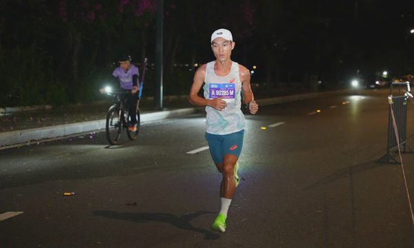 Cách Hoàng Nguyên Thanh vượt gió giật cấp 6 ở VnExpress Marathon Vũng Tàu