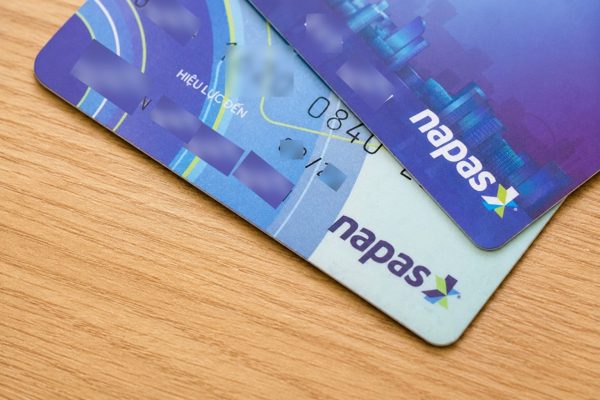 Cách kiểm tra tiền trong thẻ ATM nội địa khi đi nước ngoài