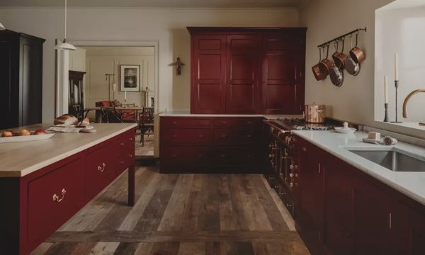 Cách phối nội thất hài hòa với tông đỏ burgundy