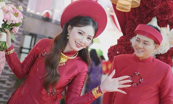 Cách trang điểm tôn nét đẹp của vợ Hoài Lâm ngày cưới