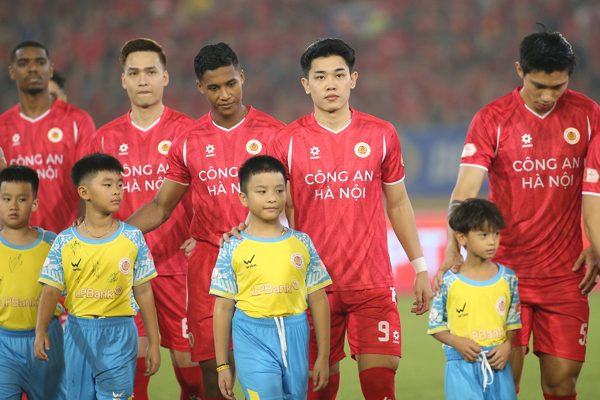 CAHN thua trận đầu tiên ở V-League: Dấu hiệu quá tải?