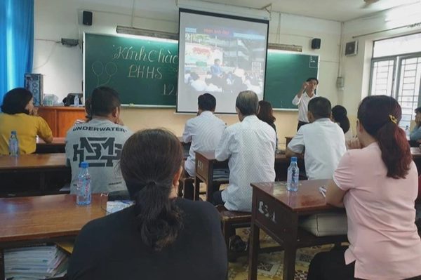Cấm ban phụ huynh thu tiền hỗ trợ, đặt ra khoản đóng góp bắt buộc