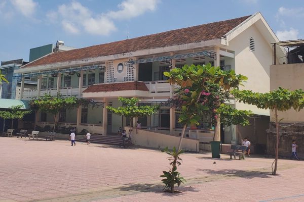 Cấm cắt giảm giờ dạy chính khóa để tạo nhu cầu học thêm