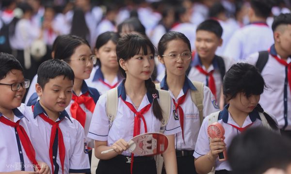 Cấm nhà trường thu tiền học tăng cường