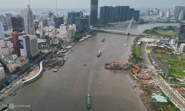 Cấm tàu thuyền qua khu vực xây cầu đi bộ sông Sài Gòn trong 3 ngày
