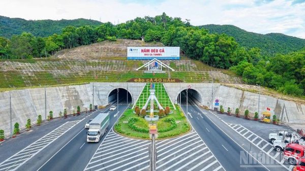 Cấm xe chở hàng nguy hiểm lưu thông qua hầm có chiều dài 100m trở lên