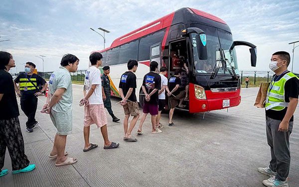 Campuchia trục xuất 72.000 người, cấm cờ bạc trực tuyến vĩnh viễn