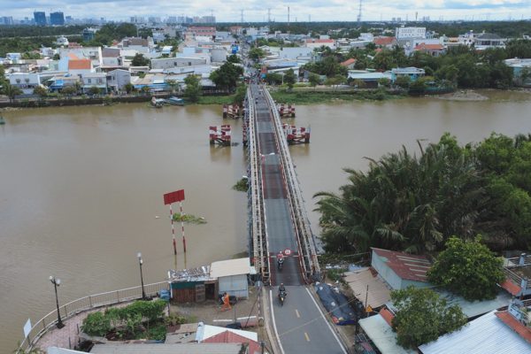Cận cảnh cầu sắt hơn 50 năm tuổi nối TPHCM - Tây Ninh sắp được xây mới