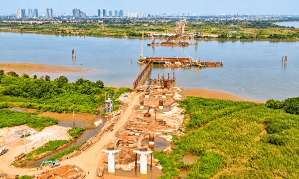 Cận cảnh cây cầu gần 12.000 tỷ đồng bắc qua sông Hồng, nối Hà Nội - Hưng Yên