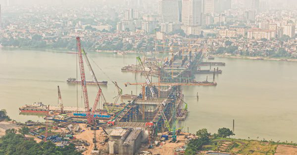 Cận cảnh đại công trường cầu gần 16.000 tỷ đồng qua sông Hồng sau một năm