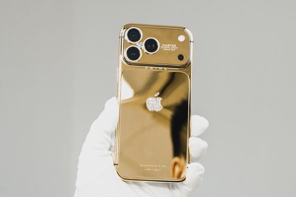 Cận cảnh iPhone 18 Pro Max bản độ mạ vàng, đính kim cương