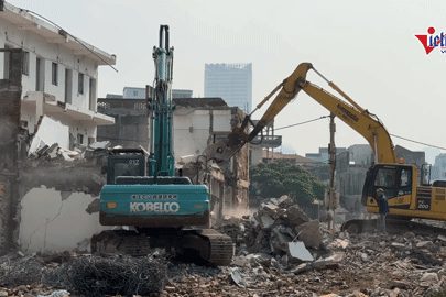 Cận cảnh máy xúc hạng nặng phá dỡ nhà, mở đường hơn 500 tỷ đồng ở Hà Nội